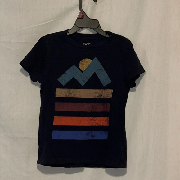 Gymboree moon & mountain graphic tshirt size xs (4) - Picture 1 of 3